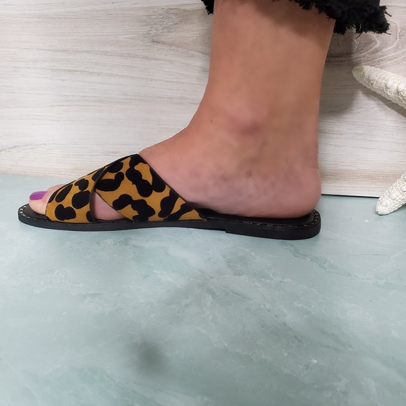 NEW Qupid Kazen Black Leopard Slides - Picture 8 of 8